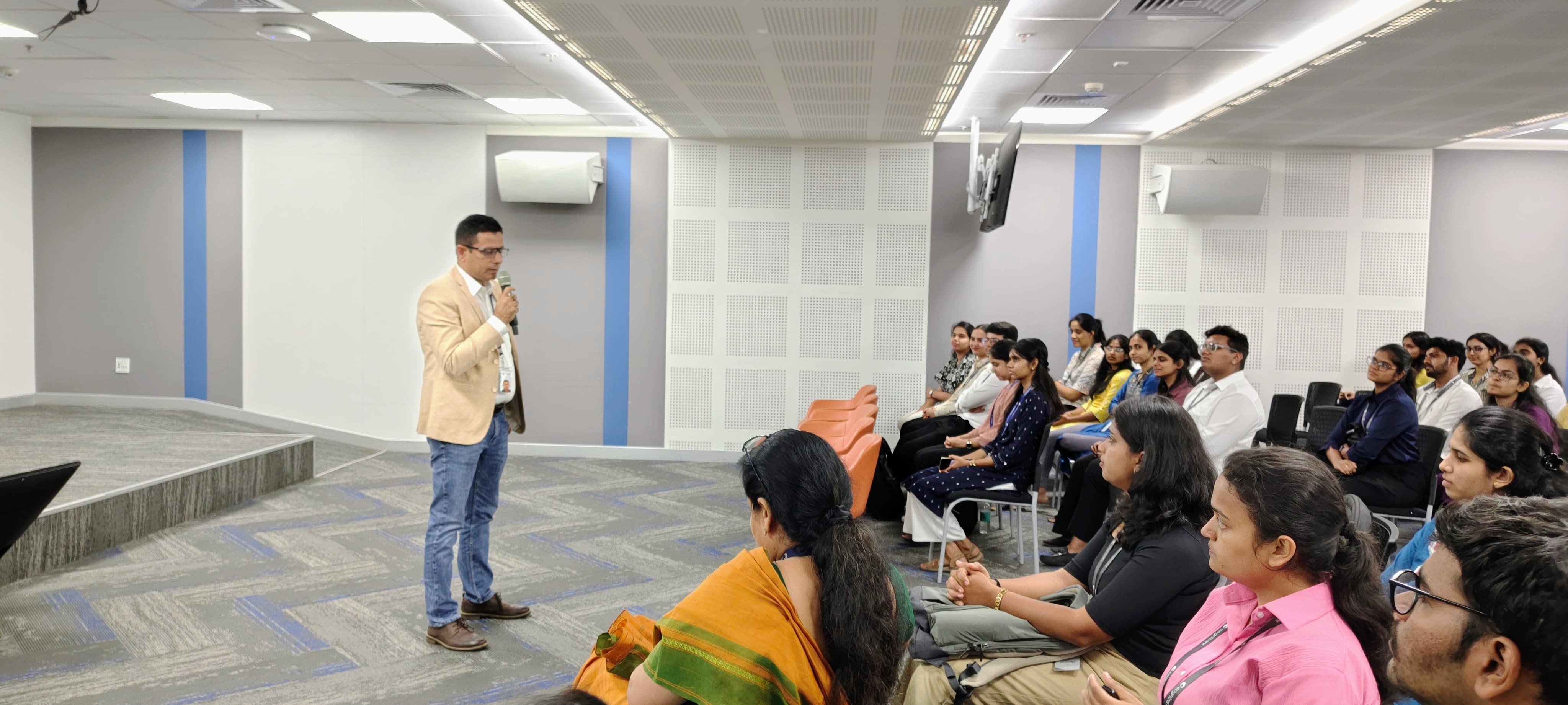 Session in progress — Hello Cognizant